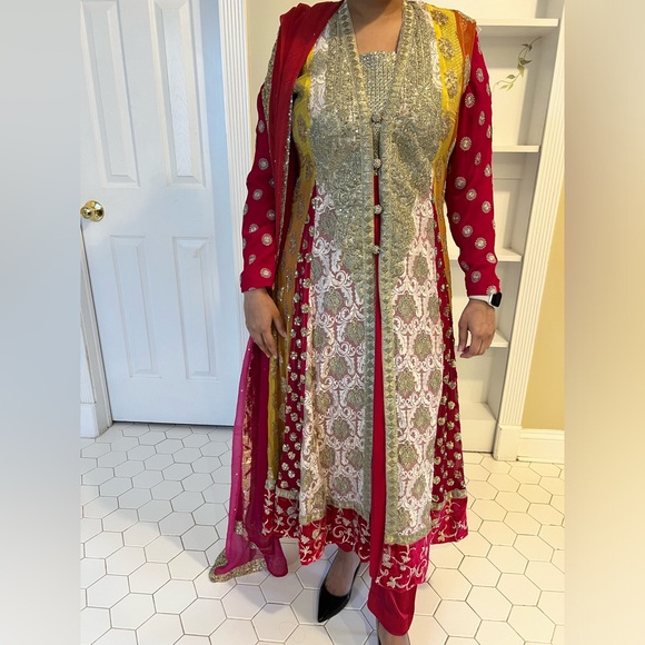 Dresses & Skirts - Beautiful desi 4 piece dress. Lightly worn, bright colors. Medium to small size.